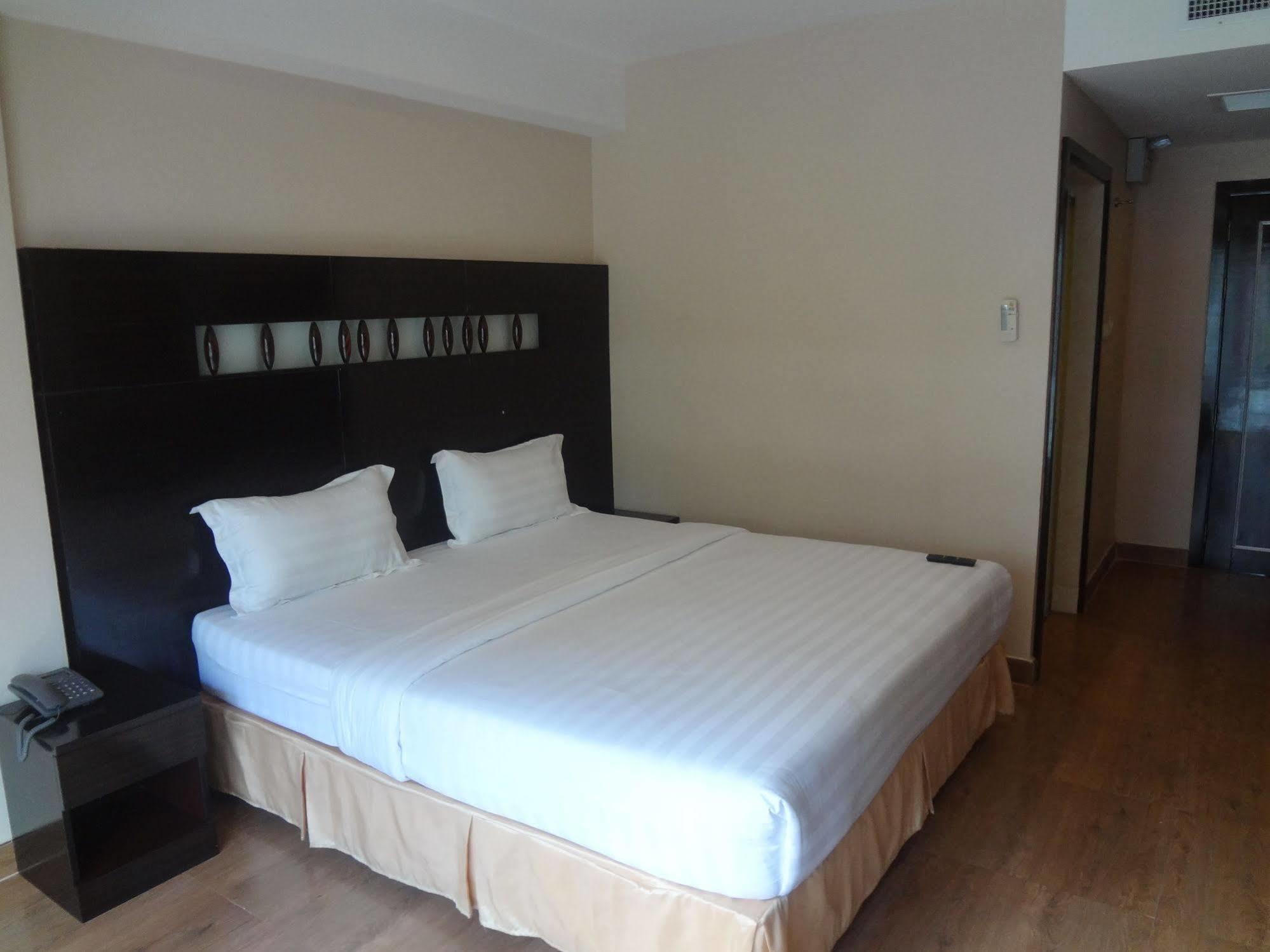 Land Royal Residence Pattaya Extérieur photo